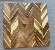 Load image into Gallery viewer, Hibiscus Wahine 14” Square Acacia Board
